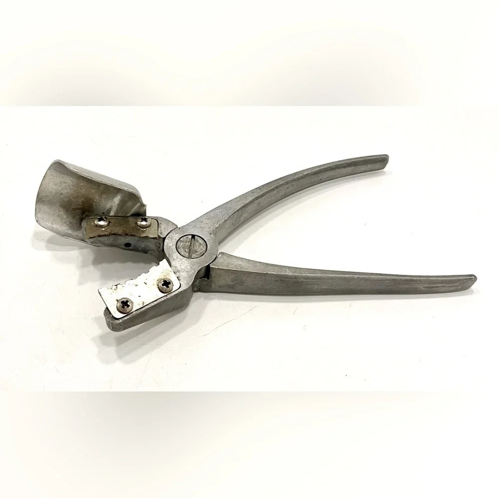 York Nut Sheller The TEXAN Model Aluminum Nut Cracker Vintage 7.5
